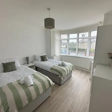 Park House - 4 Bedrooms - Sleeps 7 Appartement *