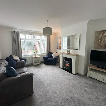 Park House - 4 Bedrooms - Sleeps 7 *