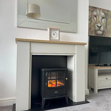 Park House - 4 Bedrooms - Sleeps 7 *