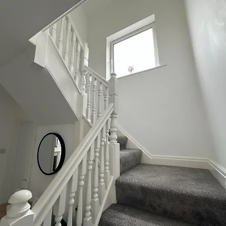 Lägenhet Park House - 4 Bedrooms - Sleeps 7 *